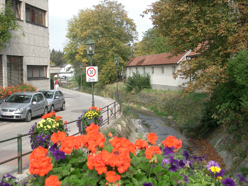 Fußgänger am Trefflingbach