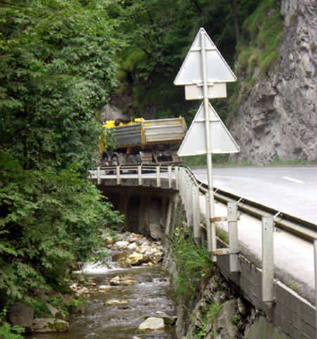 Überkragung des Nordufers der Treffling